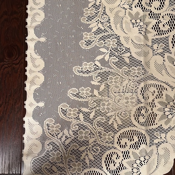 Crocheted rod pocket cream colored drapery valance 56 inches wide - Picture 3 of 7